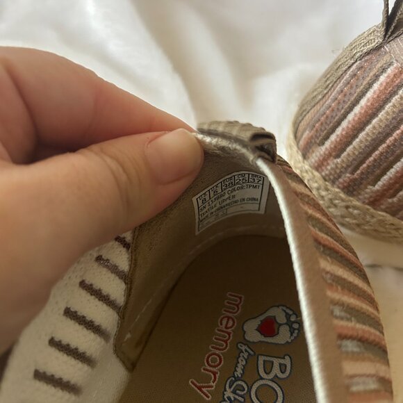 BOBs from Skechers Slip On Shoes Womens Size 8 Tan Mesh Memory Foam Boat Shoes - Picture 7 of 7